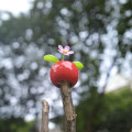 Hoa nhựa lúc lắc 