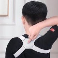Đai đeo chống gù lưng có báo rung nhắc tư thế ngồi và đi đứng chuẩn