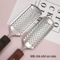 Dụng cụ chà gót chân nhỏ gọn tiện lợi cầm tay