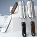 Dụng cụ chà gót chân nhỏ gọn tiện lợi cầm tay