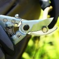 Kéo cắt tỉa cành cây lưỡi thép SK5 dễ dàng sử dụng